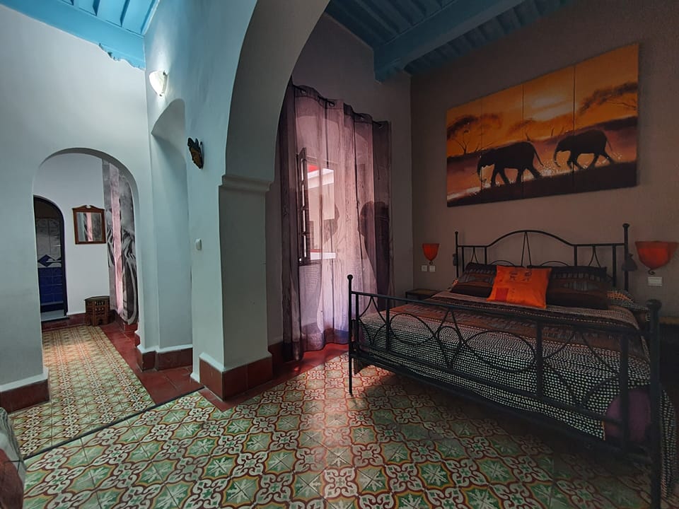 Familiale | Soundproofing, iron/ironing board, free WiFi, bed sheets