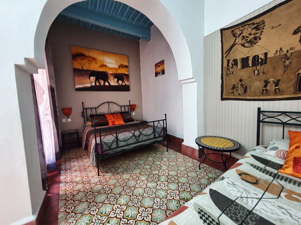 Familiale | Soundproofing, iron/ironing board, free WiFi, bed sheets