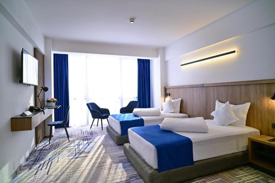 Deluxe Double or Twin Room | Minibar, in-room safe, blackout drapes, soundproofing