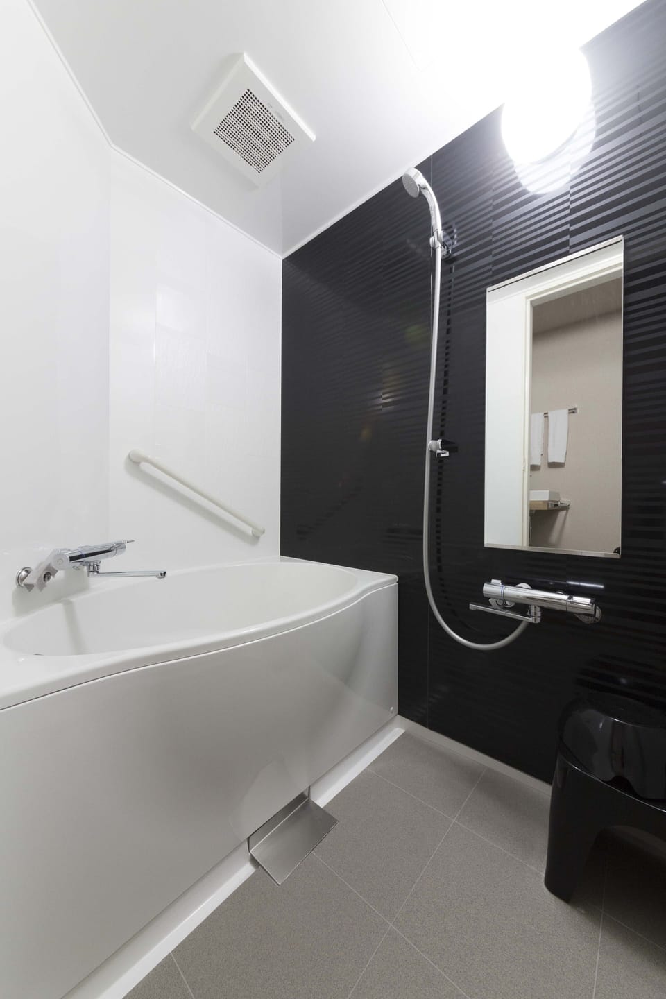 Executive Twin Room | Bathroom | Slippers, bidet, towels