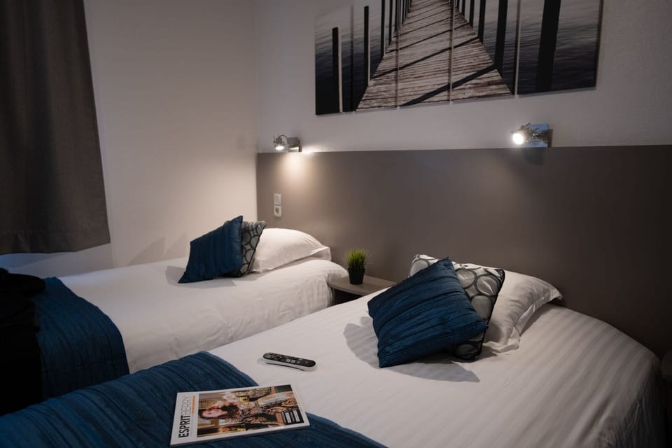 Desk, blackout drapes, iron/ironing board, free cribs/infant beds