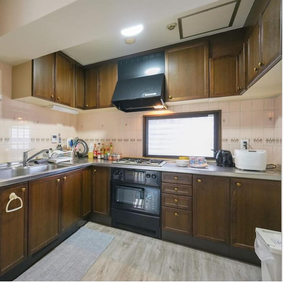 Superior Suite, Smoking, City View | Private kitchen | Fridge, microwave, oven, stovetop
