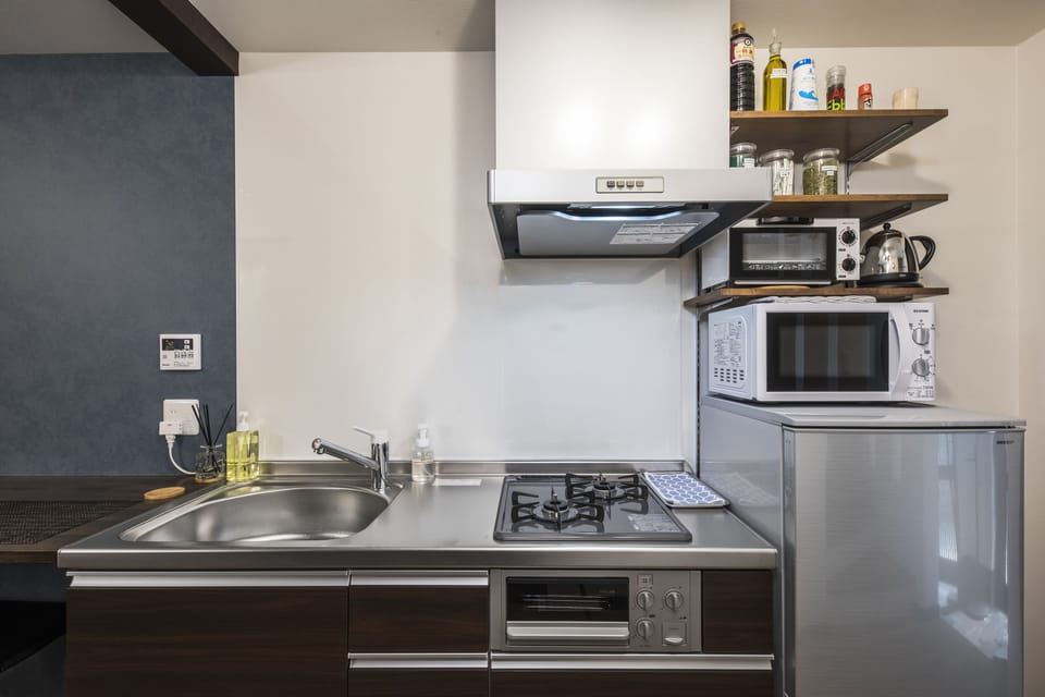 Shiki Homes | RURI | Private kitchen | Fridge, microwave, stovetop, electric kettle