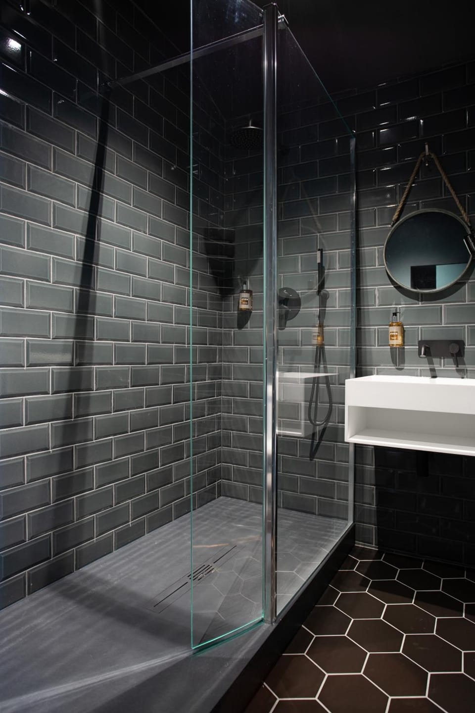 Shower, rainfall showerhead, free toiletries, hair dryer