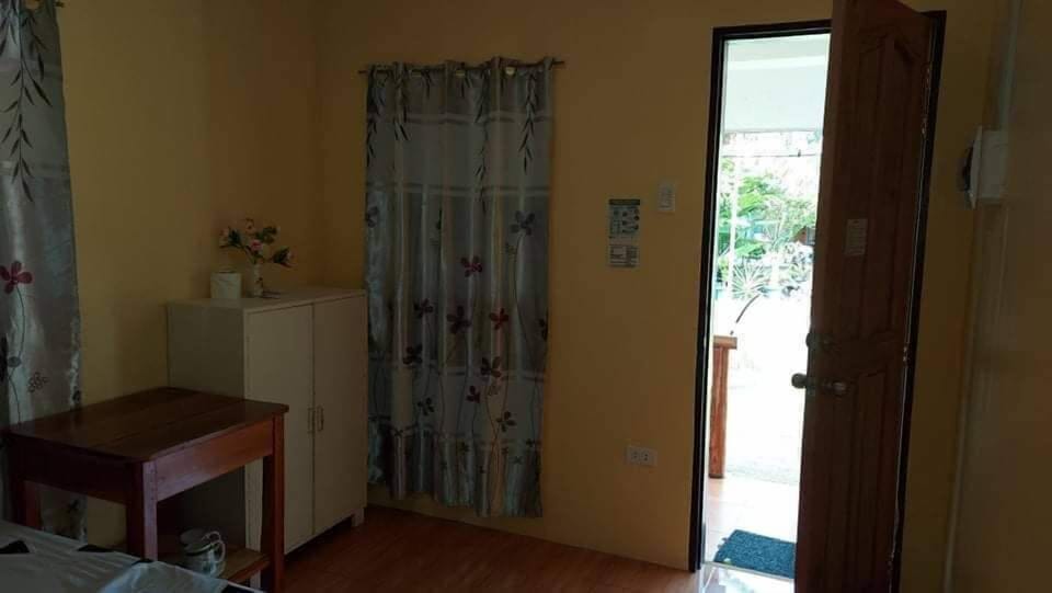 Economy Studio | Desk, rollaway beds, free WiFi, bed sheets