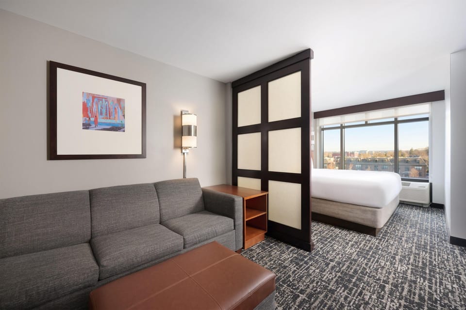 Standard Room, 1 King Bed | Pillowtop beds, desk, blackout drapes, iron/ironing board