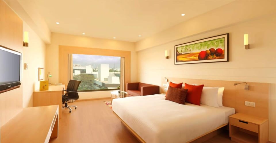 Premium bedding, minibar, in-room safe, desk