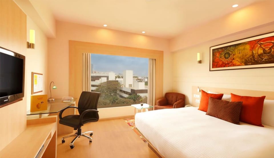 Premium bedding, minibar, in-room safe, desk