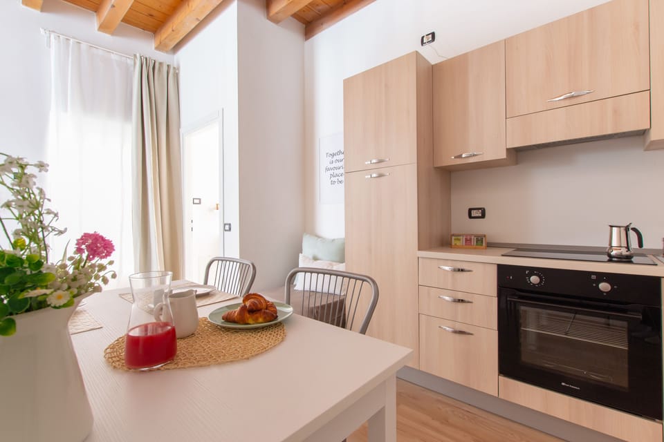 House | Private kitchen | Fridge, stovetop, coffee/tea maker, electric kettle