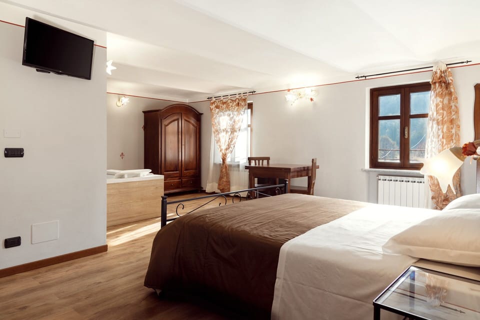 Double Room, Jetted Tub (Attico) | Individually decorated, individually furnished, free WiFi, bed sheets