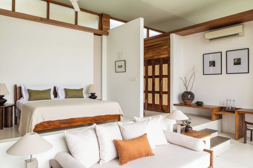 Lake Villa with Plunge Pool | In-room safe, desk, free WiFi, bed sheets