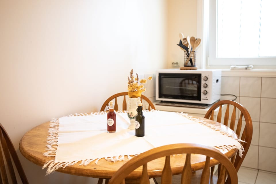Apartment, 1 Bedroom, Balcony, Sea View | Dining room