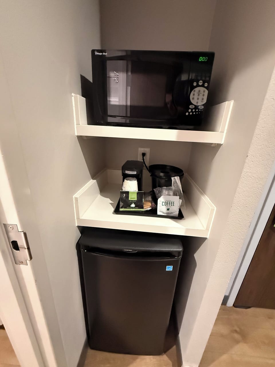 Room, 1 King Bed, Non Smoking | Desk, blackout drapes, iron/ironing board, free cribs/infant beds