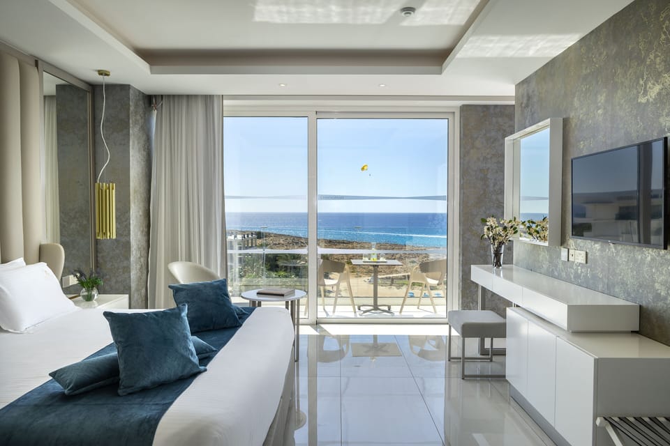 Deluxe Suite, 1 Bedroom, Balcony, Beach View (Front Sea View) | Premium bedding, Tempur-Pedic beds, minibar, in-room safe