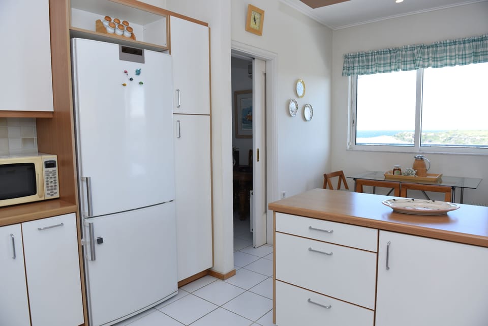 Apartment, 3 Bedrooms | Private kitchen | Full-size fridge, oven, stovetop, toaster