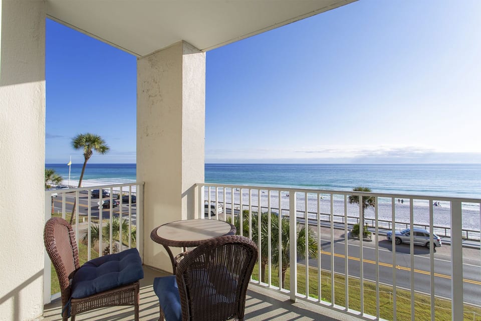 21-Majestic-Sun-306A-Balcony
