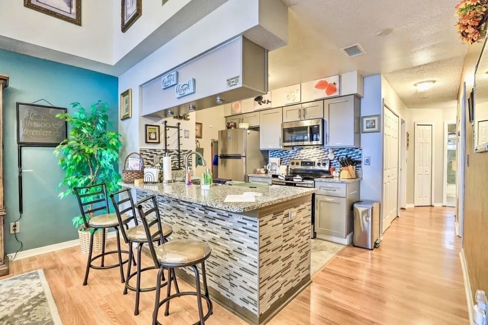 Breakfast/happy hour bar