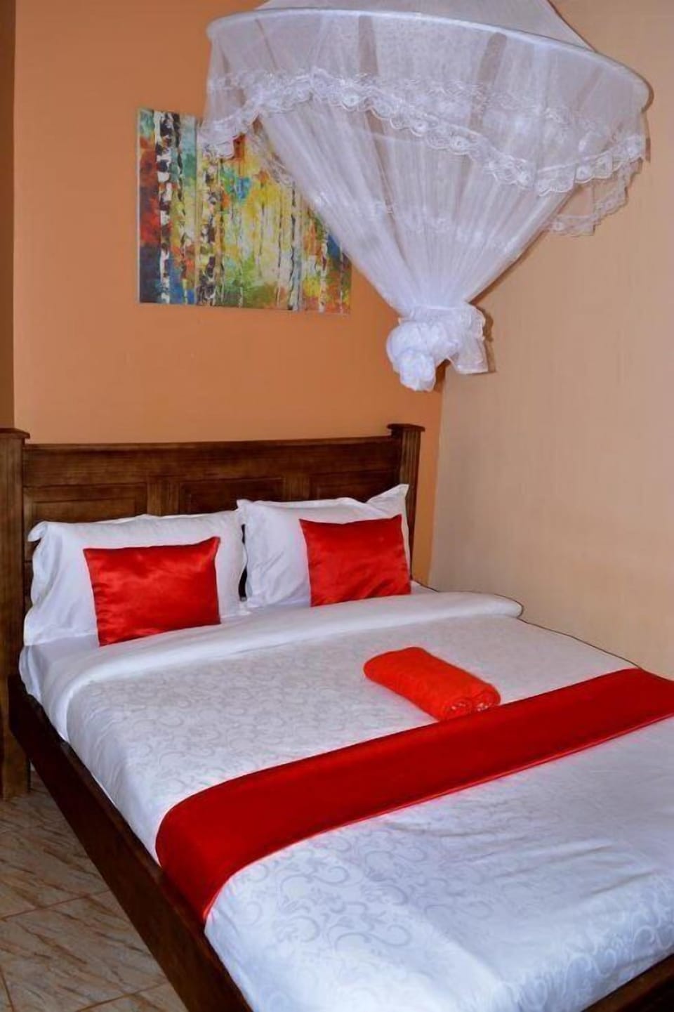 Desk, free WiFi, bed sheets