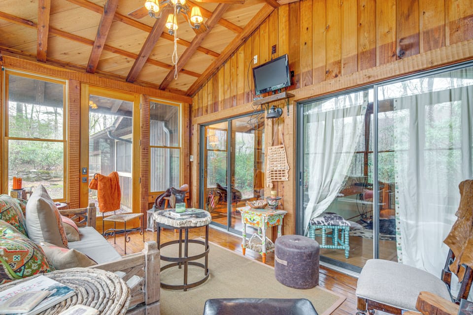 Enclosed Patio | Seating | TV