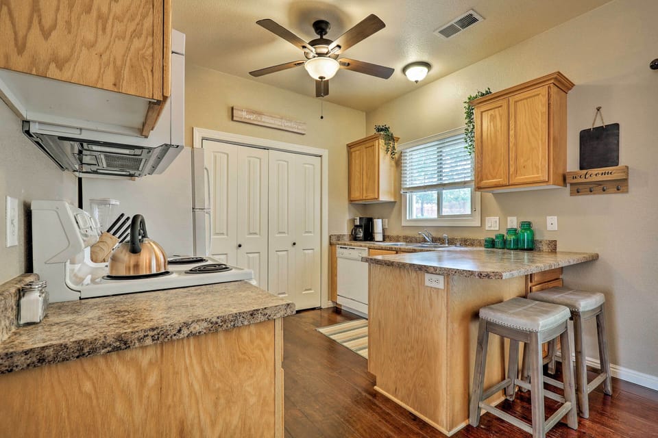 Kitchen | Cooking Basics | Breakfast Bar