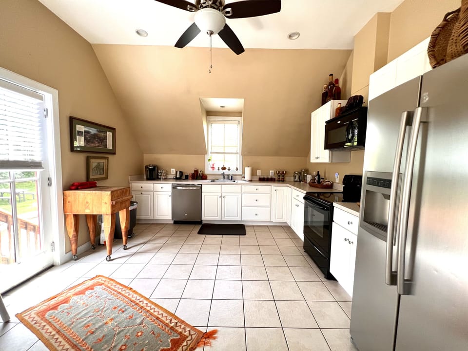 Fully equipped for all your cooking needs.