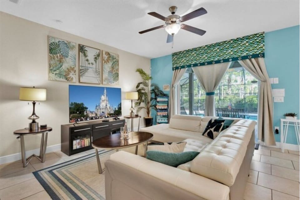Patio doors from the Main Livingroom into the lanai.