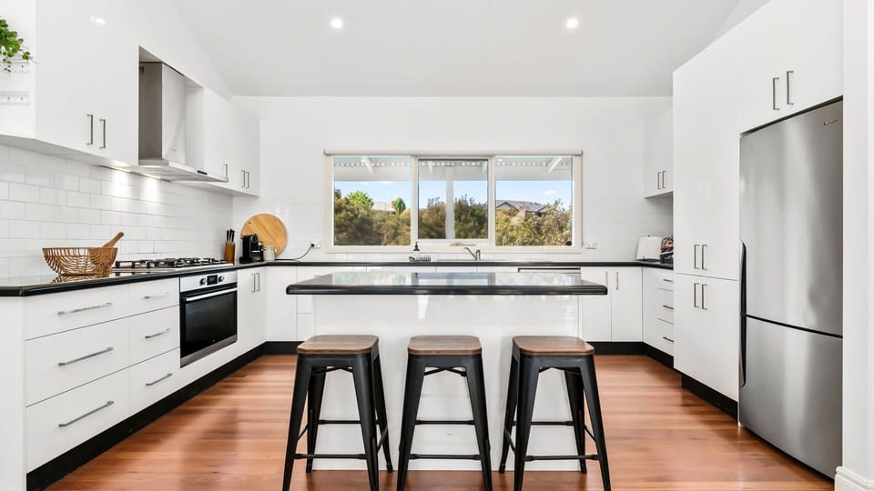 Large fully equipped kitchen.  90cm oven 