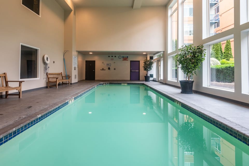 Swimming pool between 7am to 11pm
