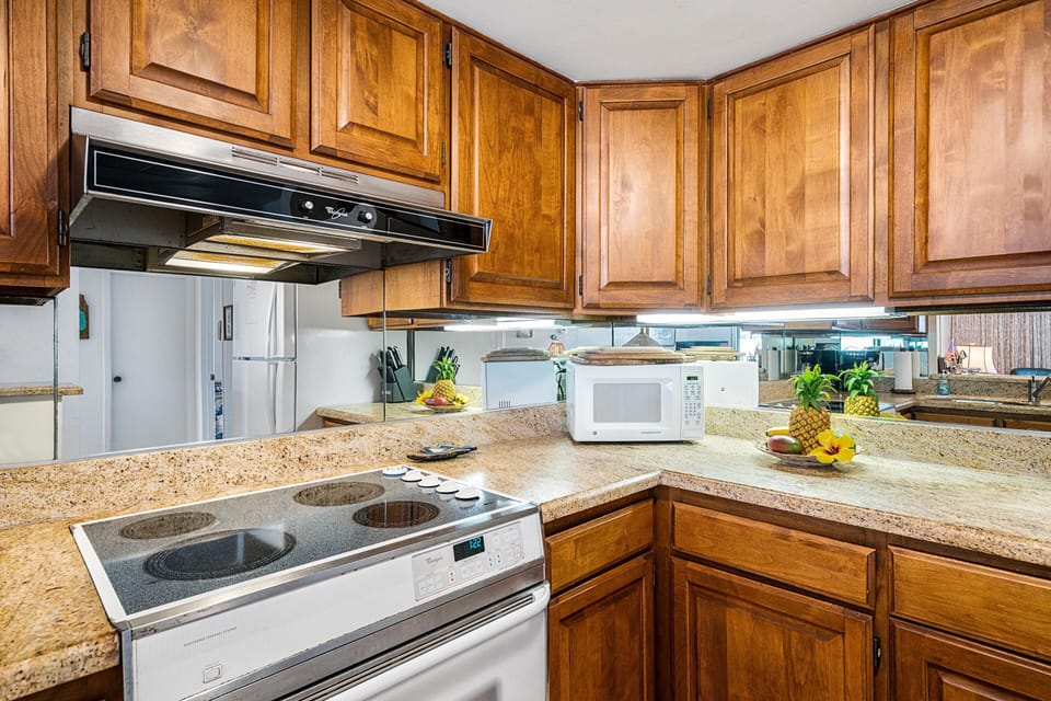 Condo, 1 Queen Bed (White Sands Village#118) | Private kitchen | Dishwasher, paper towels