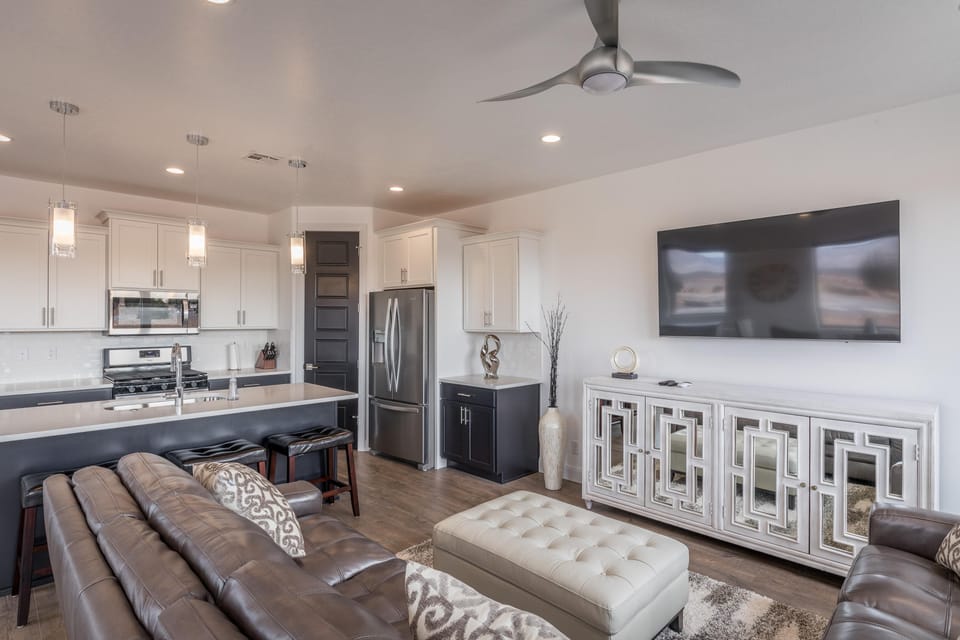 House, Multiple Beds (Canyon Views) | Living area