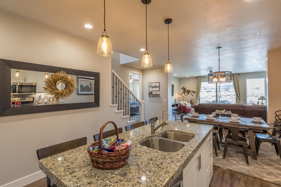 House, Multiple Beds (A Gathering Place) | Dining