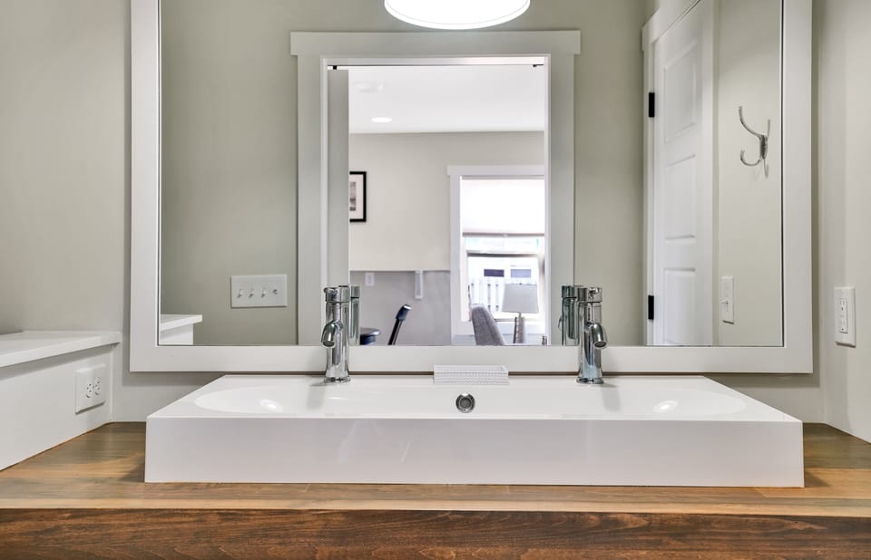 1st floor full bathroom