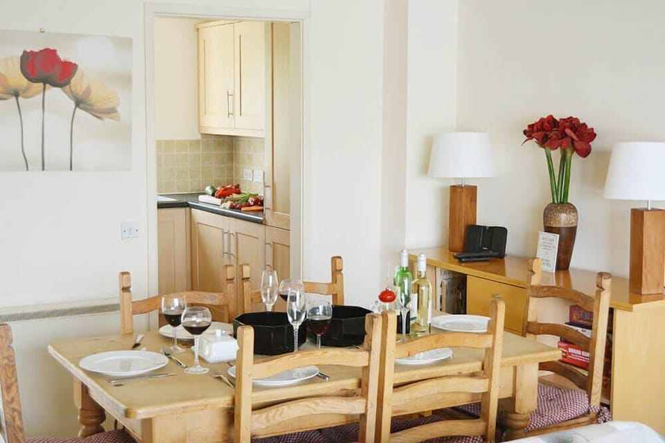 Ground floor: Open plan dining area and kitchen