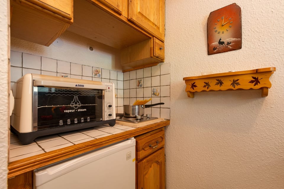 Efficient small oven
