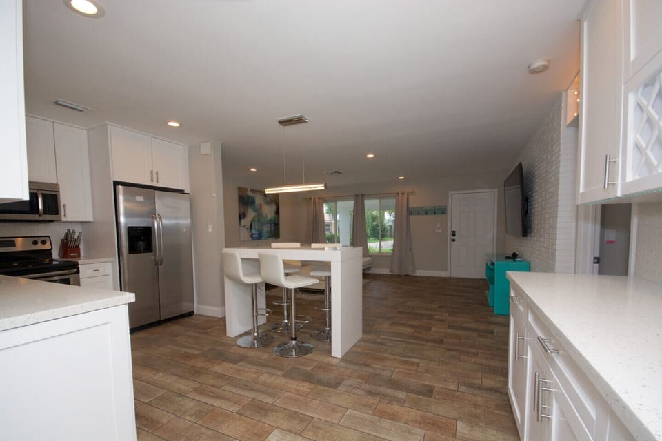 OPEN CONCEPT KITCHEN WITH BREAKFAST AREA
