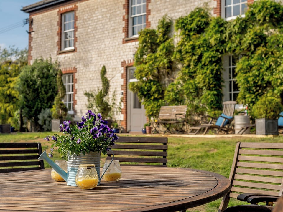 Peaceful sitting-out-area | Colveston Manor, Mundford