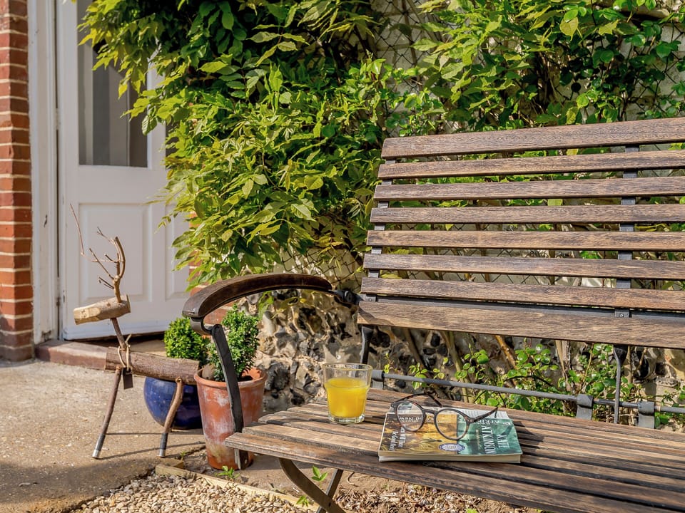 Inviting sitting-out-area | Colveston Manor, Mundford