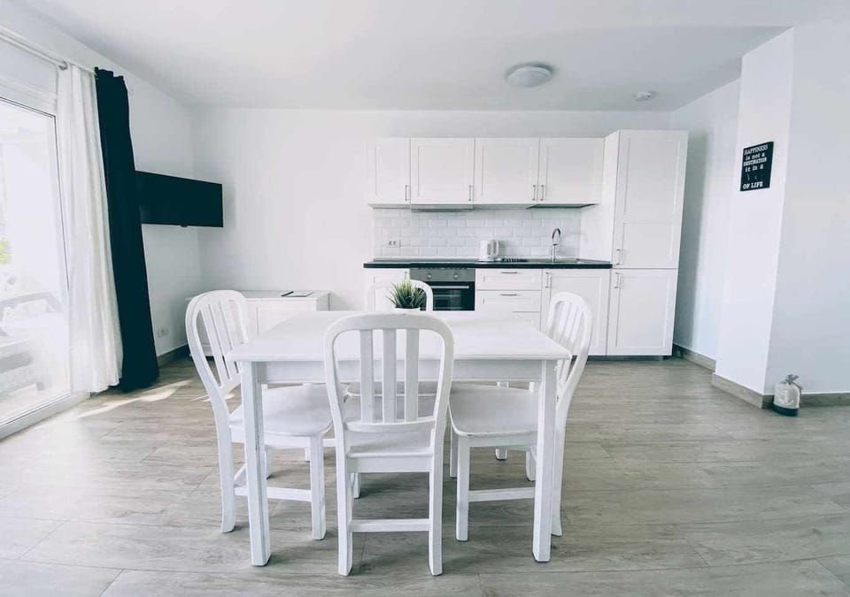 Kitchen or kitchenette,Living room,Dining area