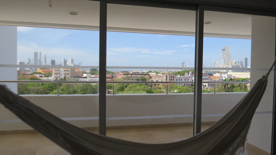 Vista hacia el Parque y al fondo la bahia desde habitacion 1