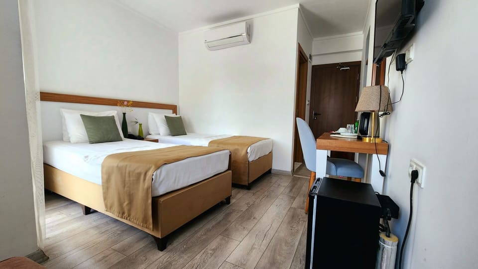 Comfort Twin Room | 1 bedroom, hypo-allergenic bedding, minibar, in-room safe