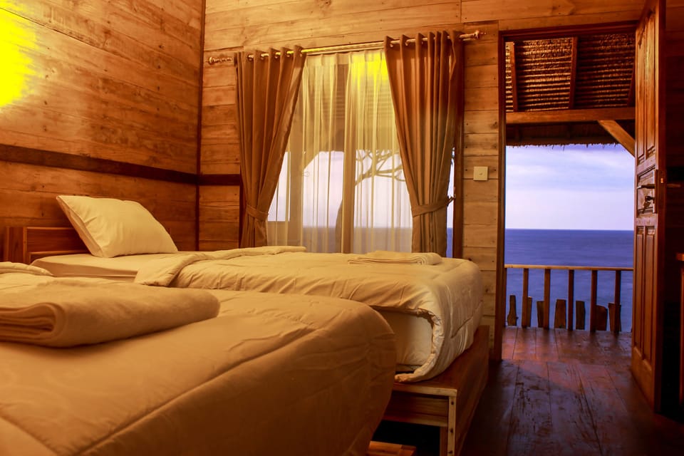 Traditional Cottage, 2 Twin Beds, Sea View | Individually furnished, desk, laptop workspace, blackout drapes