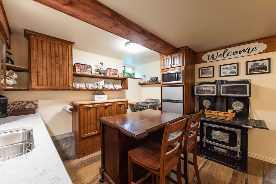 Another view of the fully remodeled kitchen.