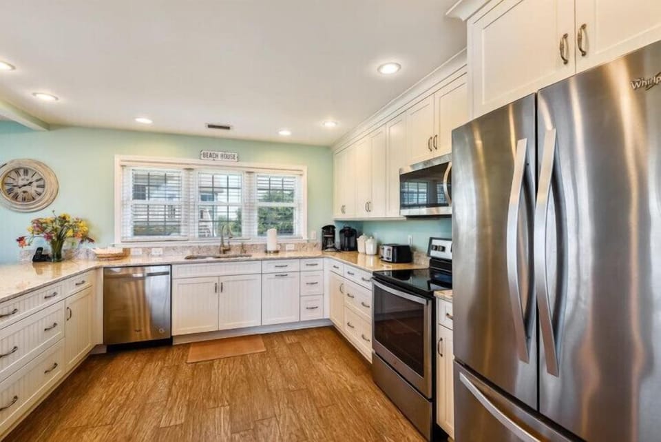Bright, fully equipped kitchen with stainless steel appliances and plenty of counter space for your culinary adventures.