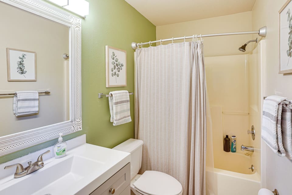 Full Bathroom | 2nd Floor