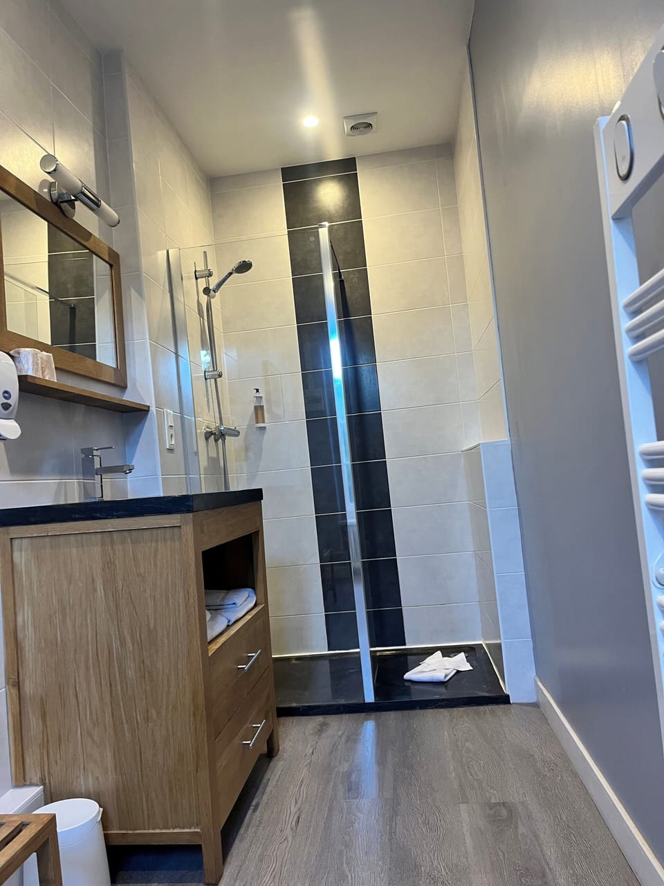 Superior Room | Bathroom | Free toiletries, hair dryer, towels