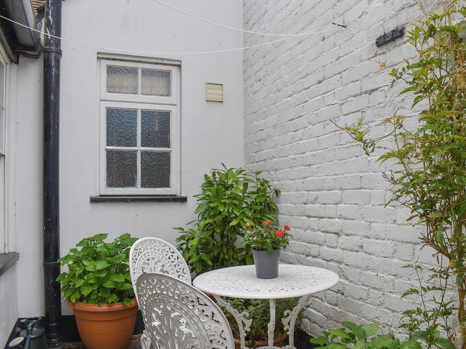 Sitting-out-area | Holme Cottage, Eastry, near Sandwich