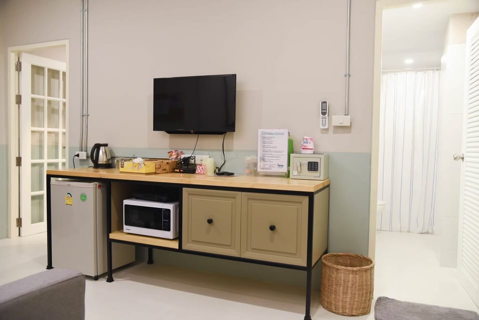 Superior Apartment, 2 Bedrooms | Private kitchenette | Full-size fridge, microwave, stovetop, coffee/tea maker
