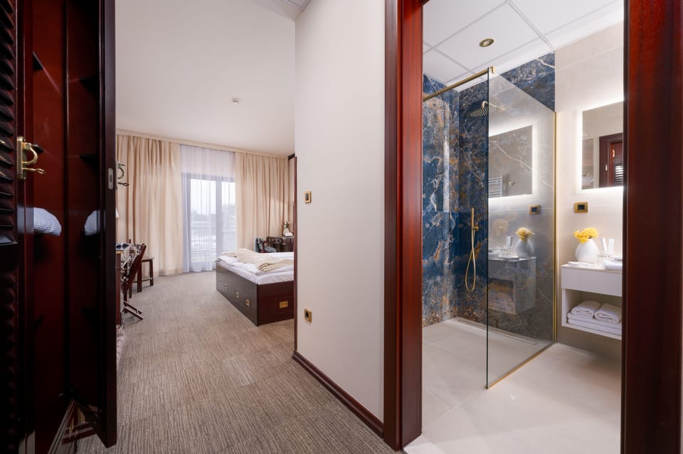 Premium bedding, minibar, in-room safe, desk