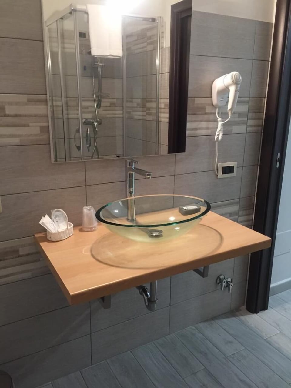 Standard Double Room | Bathroom | Shower, free toiletries, hair dryer, bathrobes