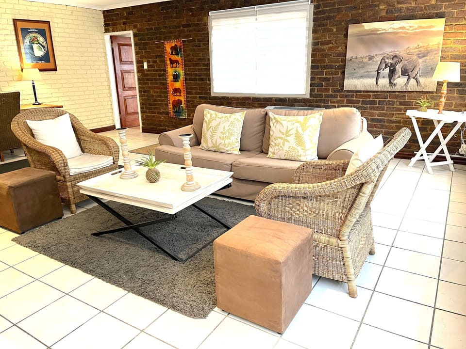 Family Room | Living area | 32-inch TV with satellite channels